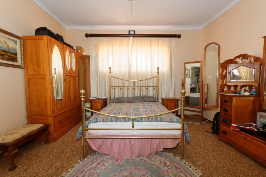 5 Bedroom Property for Sale in Wilkoppies North West